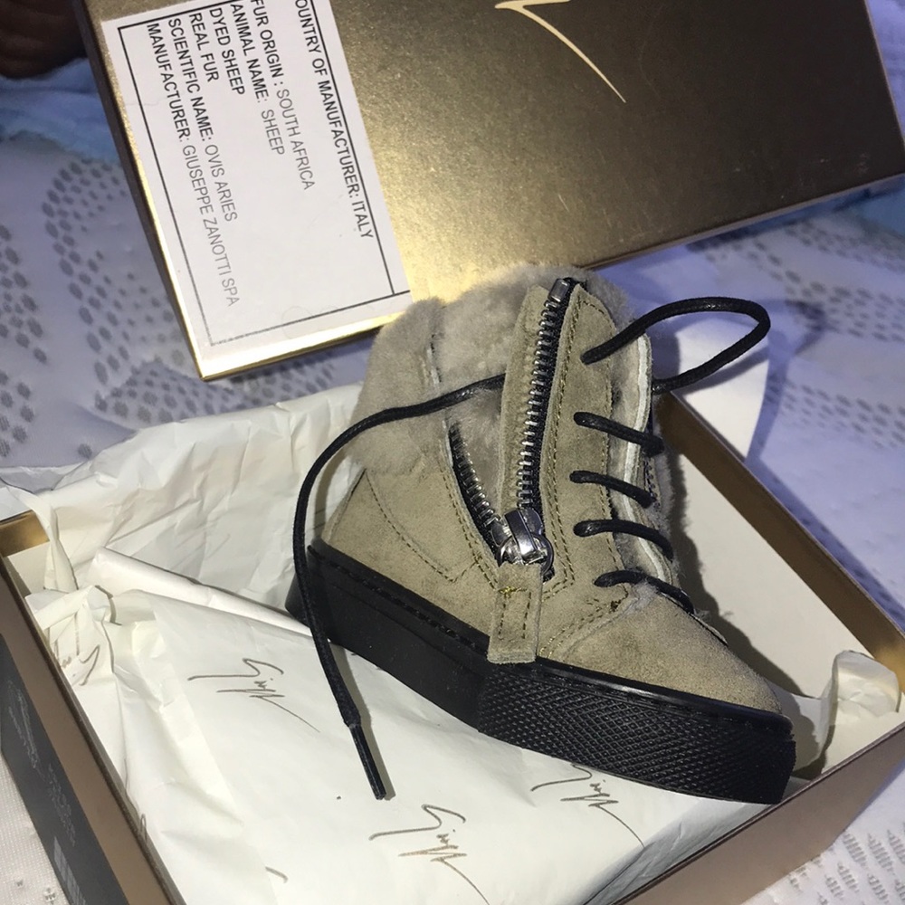 Infant Giuseppe sneaker size 4